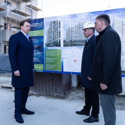 Строительство домов для переселения из аварийного жилья в Лазаревском и Центральном районах курорта ведём по графику. 